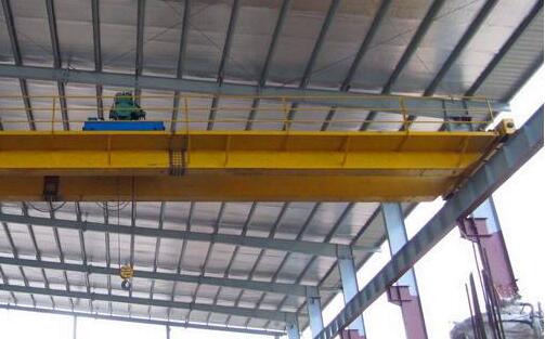 桥式起重机大车晃动的缘故及解决方案(行车大车晃动原因)