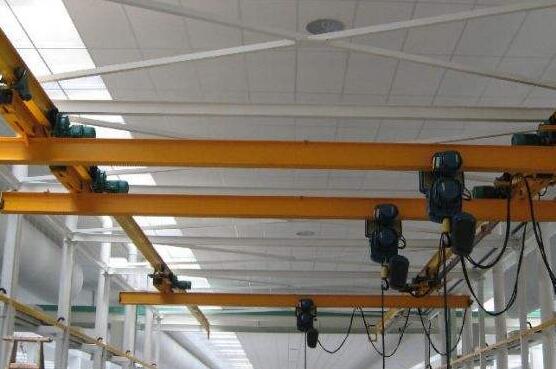 山东单梁起重机溜钩滑钩的缘故及解决方案 山东单梁起重机溜钩滑钩的缘故及解决方案