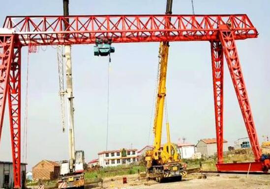 花平台式门式起重机和包厢式，到底有什么区别？