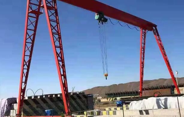 如何正确安装二手双梁龙门吊的轨道