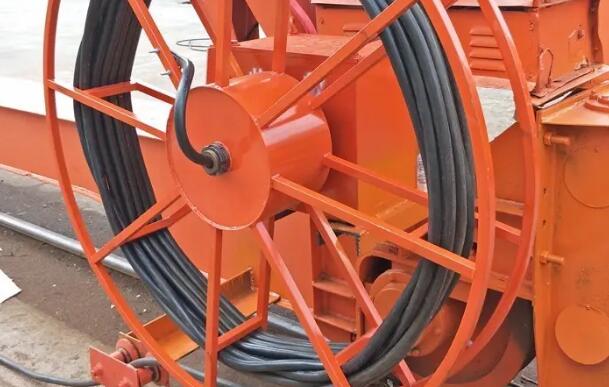 龙门吊电缆总是易折断，是什么原因造成的?