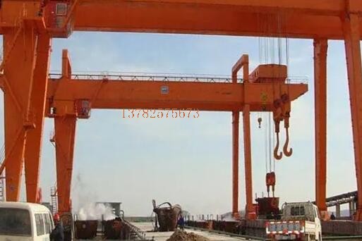 集装箱门式起重机有哪些特点？有什么好处？