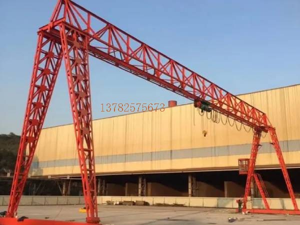 起升和降落是龙门吊操作中风险较高的环节，你掌握哪些**注意事项？