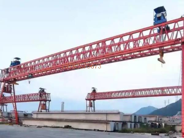 处理突发事件和紧急情况需要龙门吊操作人员冷静应对，你知道应该采取哪些措施吗？