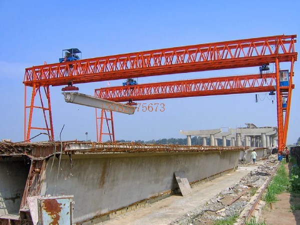 龙门吊门式起重机操作人员的培训和考核有哪些具体要求？