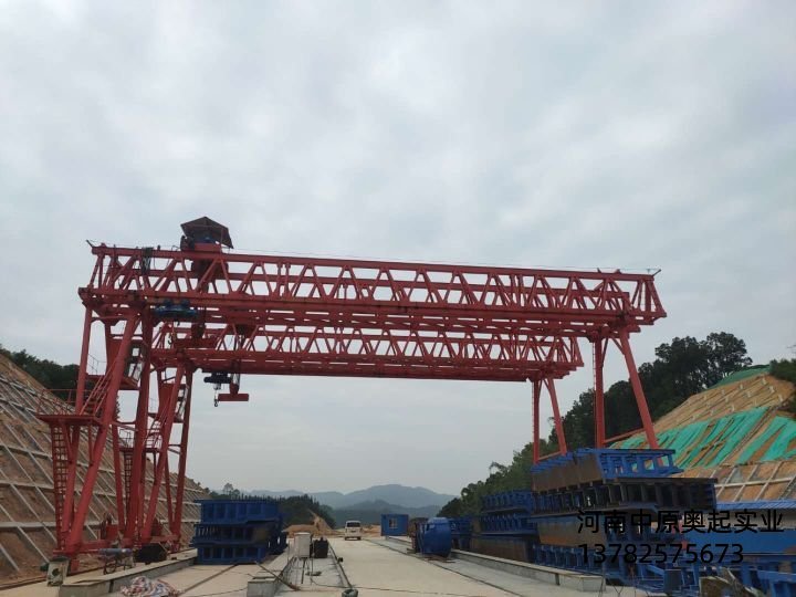 广东阳江龙门吊MG100/10T-24M-12M提升安装调试完成即将投入